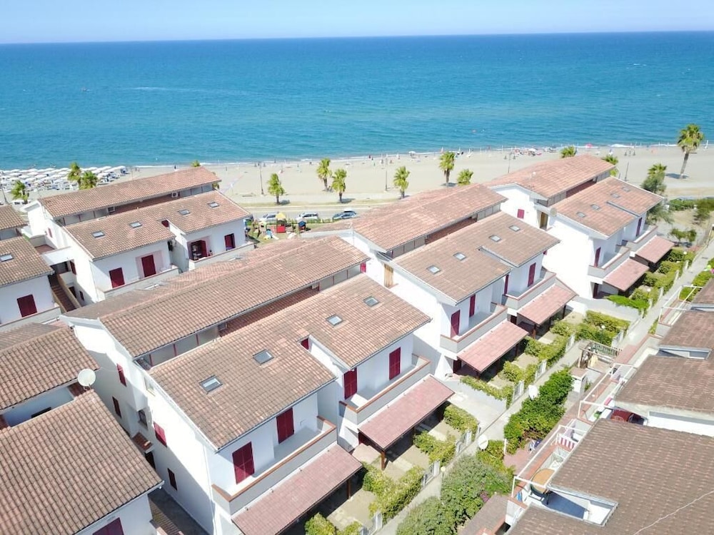 Residence Devi — 4-Star Luxury Hotel in Camigliano, Italy