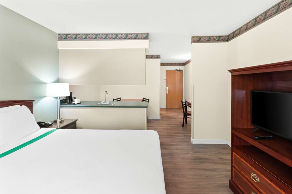 GuestHouse Kelso Longview - photo 24