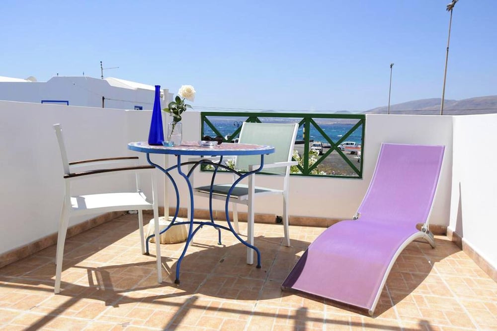 MarySol 7 terrace with sea views close to the sea — 4-Star Luxury Hotel in Punta De Mujeres, Spain