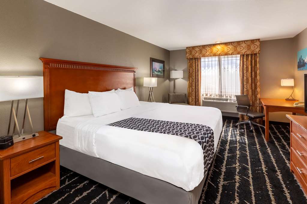 La Quinta Inn & Suites by Wyndham Vancouver - photo 17