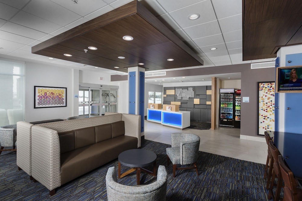 Holiday Inn Express & Suites West Des Moines Jordan Creek by IHG - photo 2
