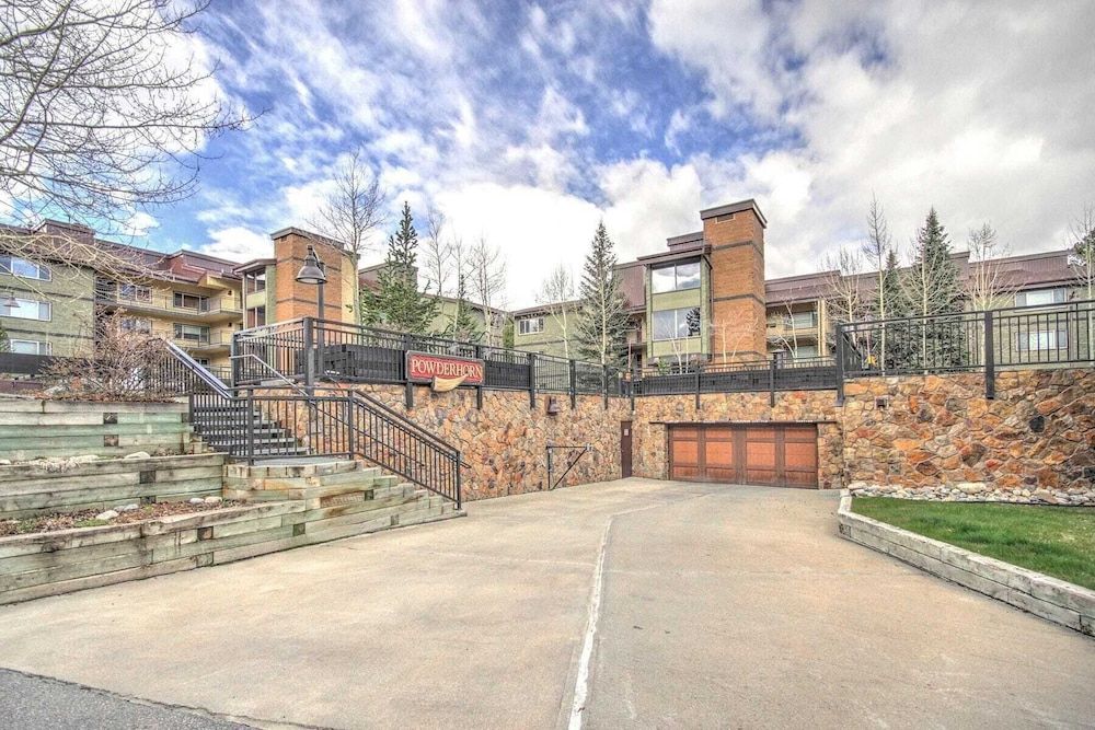 Powderhorn C202 2 Bedroom Condo by RedAwning — 4-Star Luxury Hotel in Breckenridge, United States