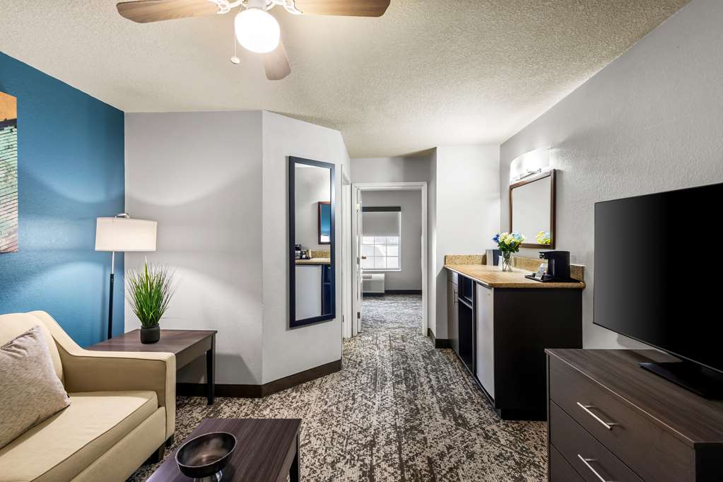 Best Western Fort Wayne Inn & Suites North - photo 13