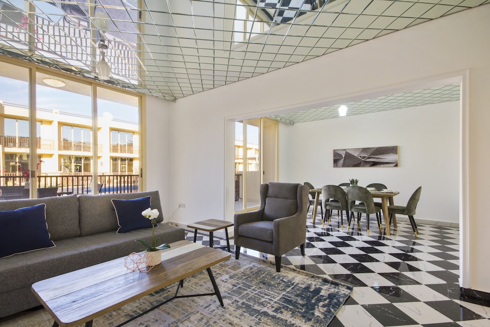 Bespoke Residences Waikiki Townhouses — 4-Star Luxury Hotel in Dubai, United Arab Emirates