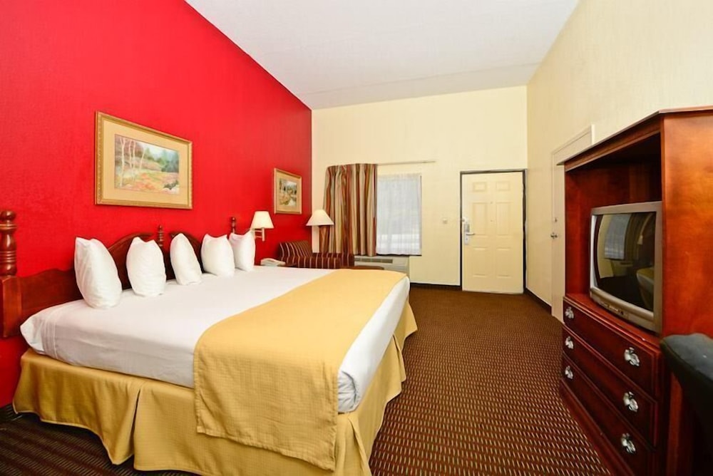Manchester Heritage Inn And Suites - photo 11