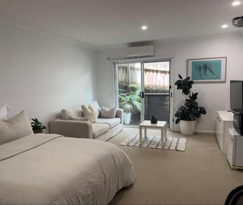 Cozy Studio with Private Entrance & Ensuite in Gerringong, Australia