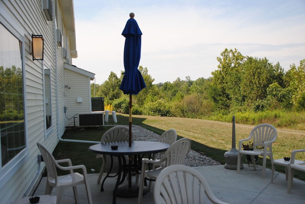 Cobblestone Hotel & Suites Charlestown IN - photo 28