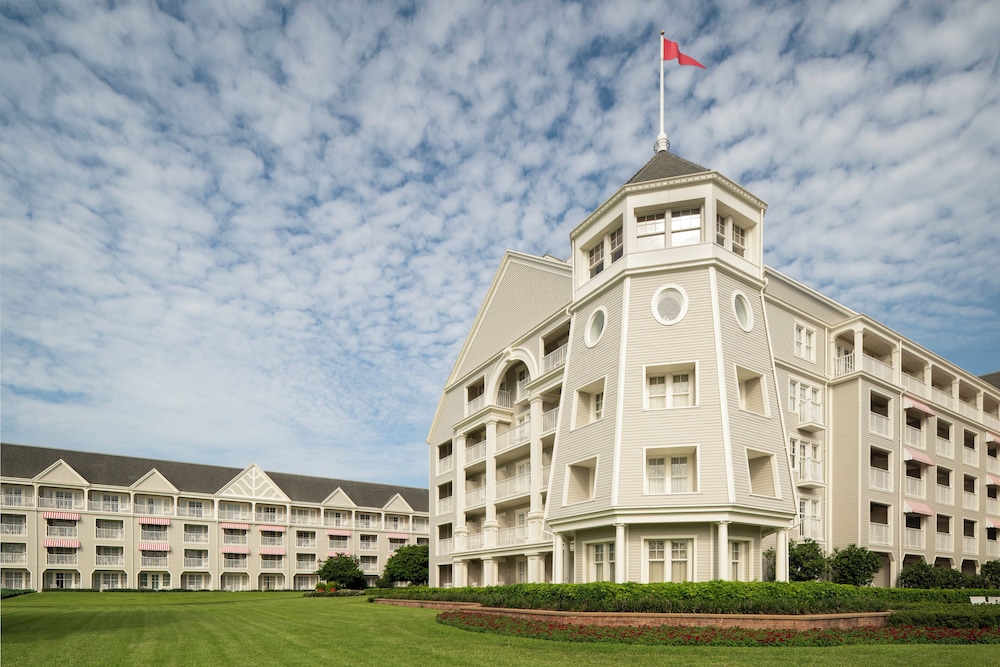 Disney's Yacht Club Resort - photo 26
