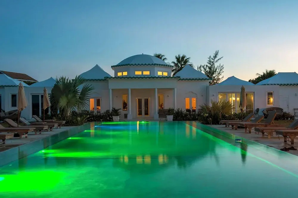 Seaside Serenity: Private Home With Ocean Views — 4-Star Luxury Hotel in Governor's Harbour, Bahamas