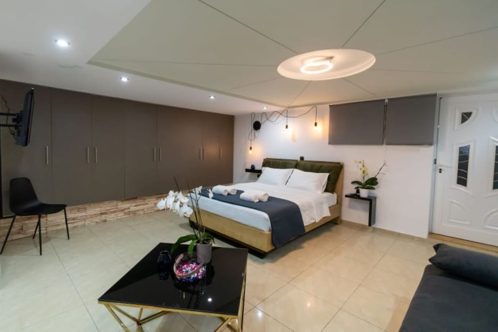 Black Suites — 4-Star Luxury Hotel in Chania, Greece