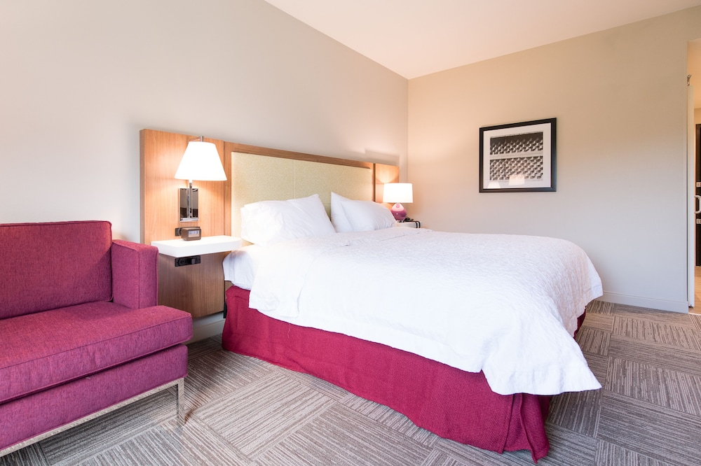 Hampton Inn & Suites Fayetteville - photo 10