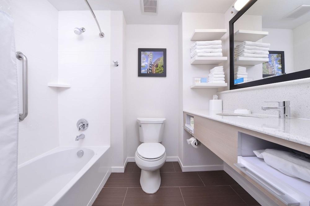 Hampton Inn Portland East - photo 54