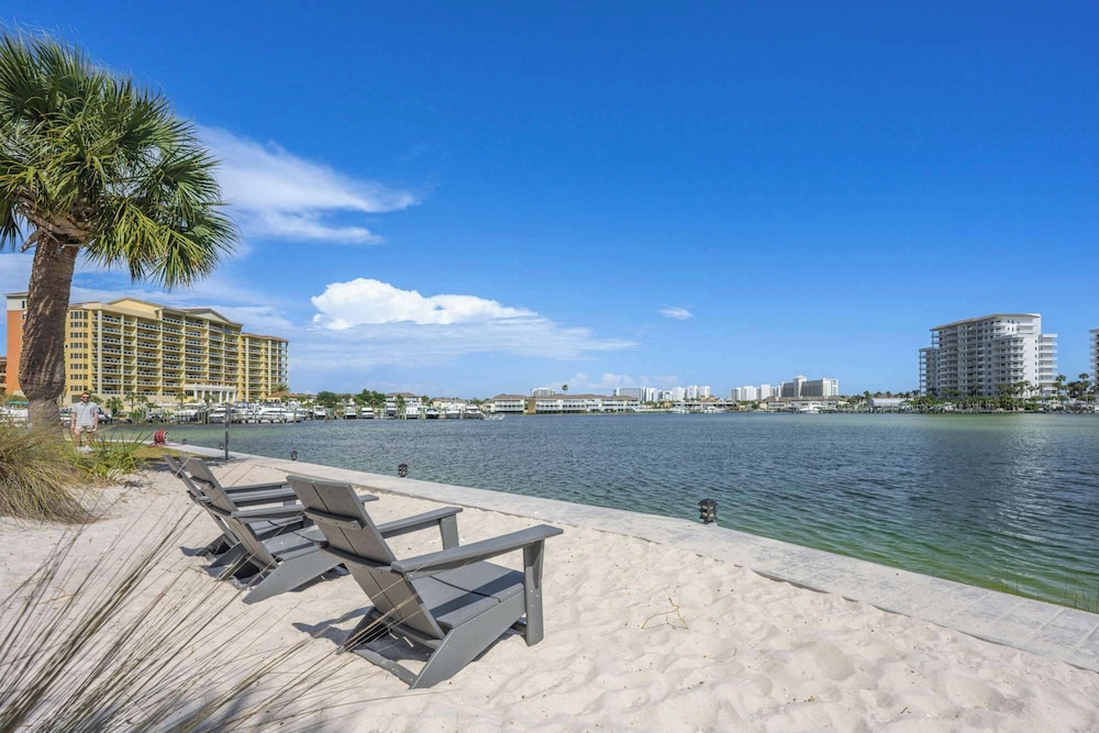 The Condor Stay for 6 — 4-Star Luxury Hotel in Destin, United States