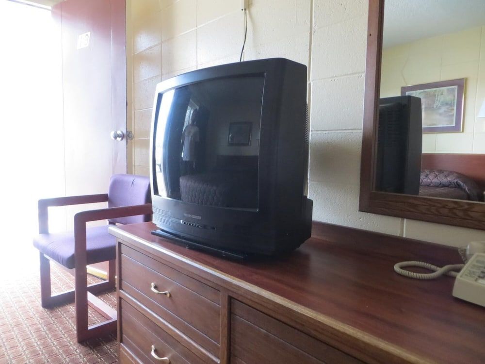 Deluxe Inn - photo 9