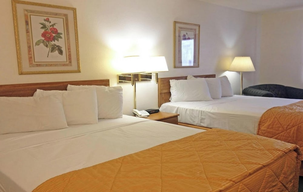Capital O Amerihost Inn and Suites Mexico Hwy 54 MO - photo 10