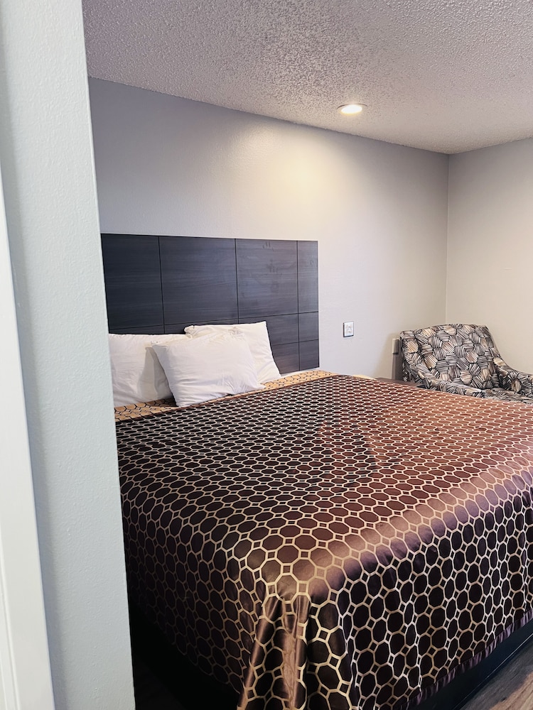 Coachway Inn - photo 5