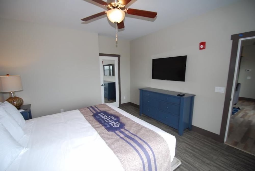 Quarterdeck Resort & Restaurant - photo 20
