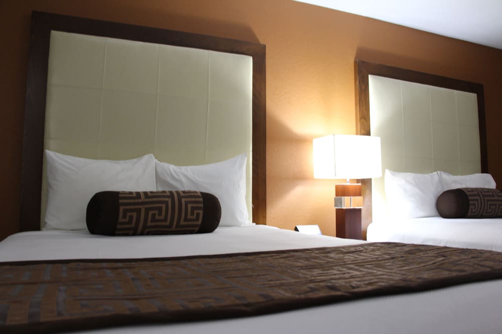 Westbridge Inn & Suites - photo 30