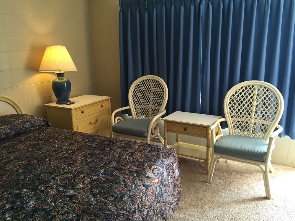 High Tide Motel - photo 2