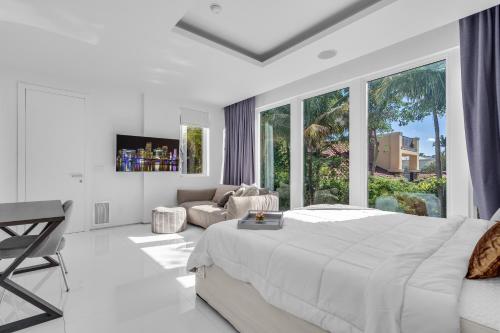 Villa Loggia Oasis Luxurious 6BD 7BA with Resort Style Pool - photo 64