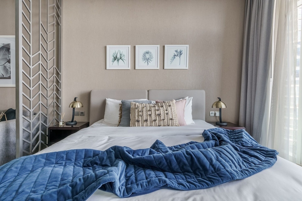 Eloquent Cozy Studio with Incredible Canal Views — 4-Star Luxury Hotel in Dubai, United Arab Emirates