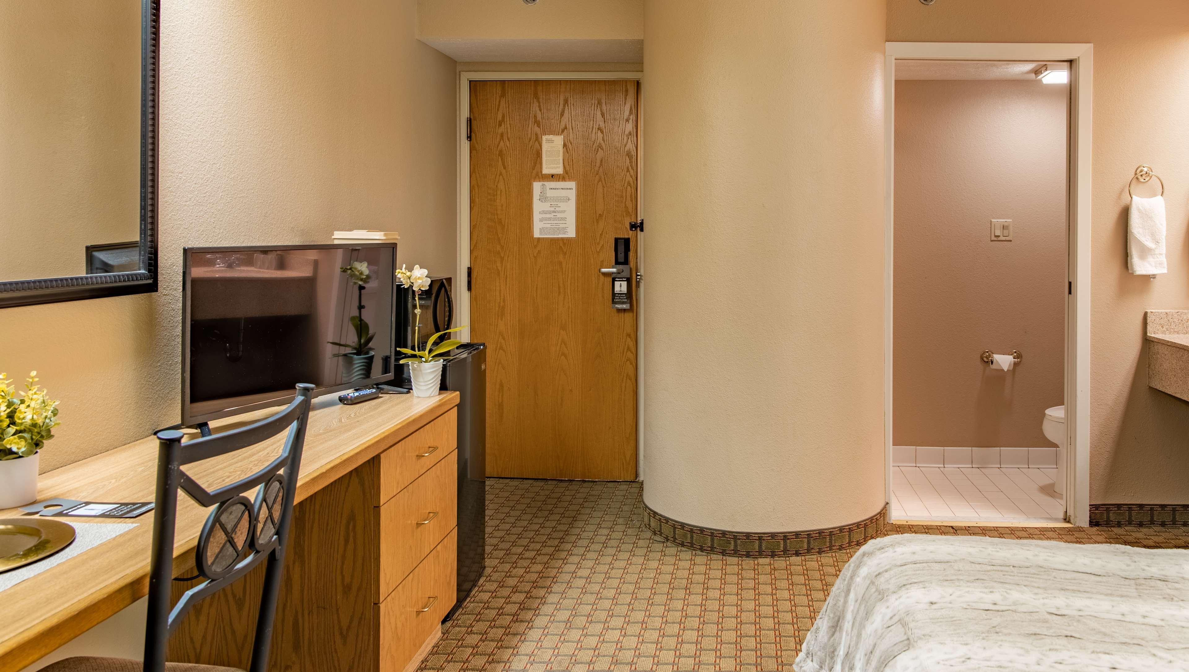 Howard Johnson Lincoln - photo 32