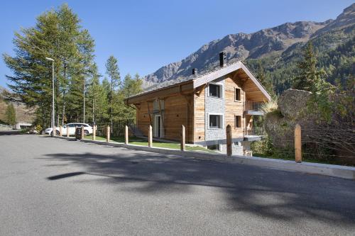Valgrisa Mountain Lodges 2 — 4-Star Luxury Hotel in Valgrisenche, Italy
