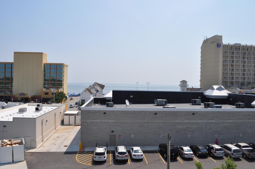 Blue Marlin Inn & Suites - photo 14
