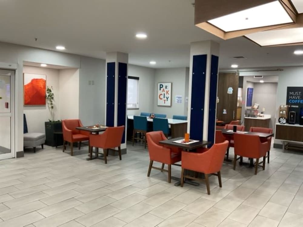 Holiday Inn Express Wichita North Park City - photo 2