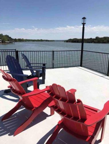 Lumu Lake House — 4-Star Luxury Hotel in Kingsland, United States