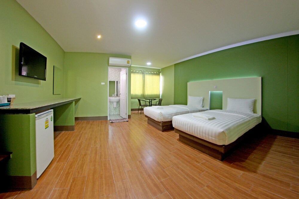Central Park Hotel - carbon neutral hotel in Sing Buri