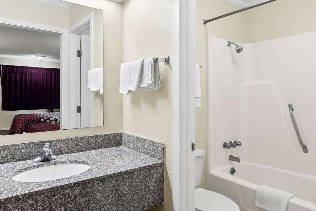 Econo Lodge St. George - photo 16