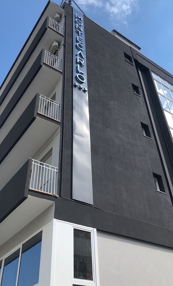 Hotel B B Montecarlo — Cervia