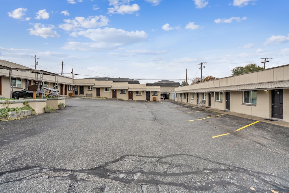 Selkirk Motel - photo 56