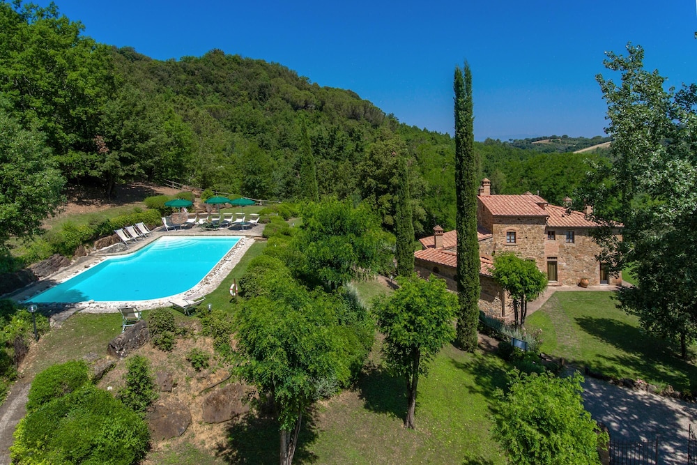 Villa Casacheta — 4-Star Luxury Hotel in Montaione, Italy