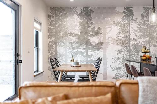 Unique Townhome With Ac Garage Patio — Driggs