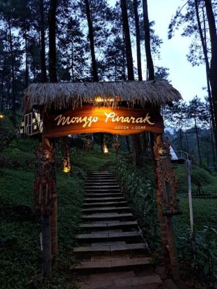 Locca Lodge — 4-Star Luxury Hotel in Terawas, Indonesia