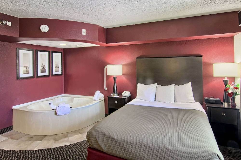 Blossom Hotel & Suites Traverse City - photo 15