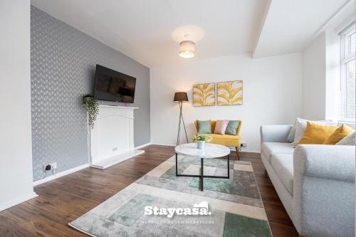Spacious Cosy Cove with Large Driveway and Garden — hotel near Manchester Airport