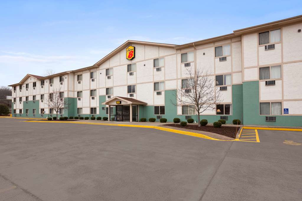 Super 8 by Wyndham Cromwell Middletown - photo 3