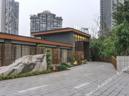 Luhu Hotel — hotel in Luzhou