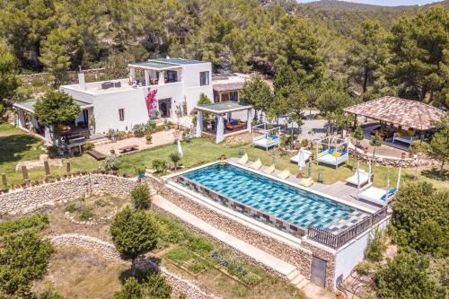 Villa Sarahmuk — 4-Star Luxury Hotel in Sant Antoni De Portmany, Spain