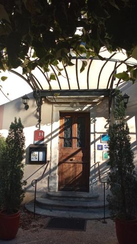 Hotel Restaurant Les Touristes in Vals-Les-Bains, France