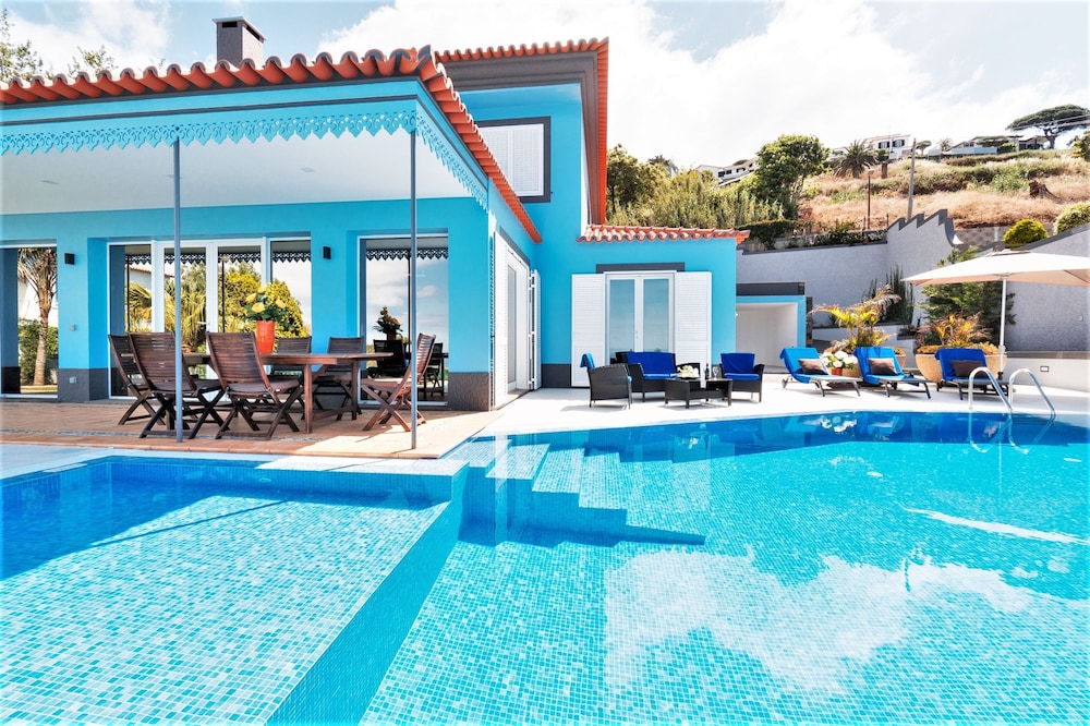 Villa Loreina Palace — 4-Star Luxury Hotel in Funchal, Portugal