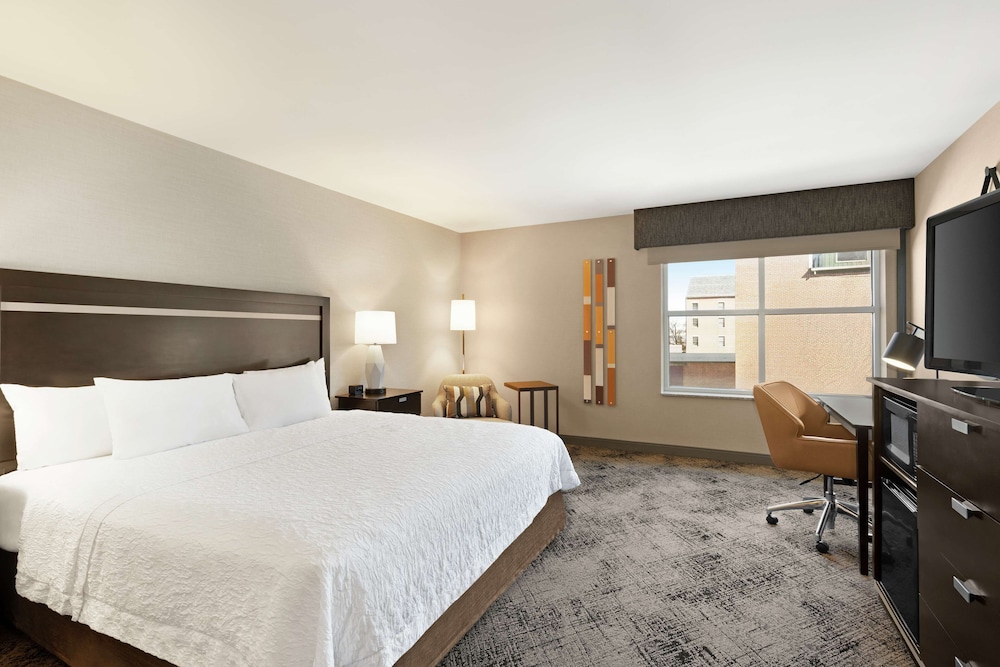 Hampton Inn Portland Downtown Waterfront - photo 23