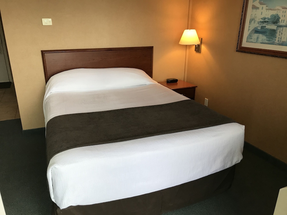 Beach Gardens Resort and Marina — Powell River — photo 3
