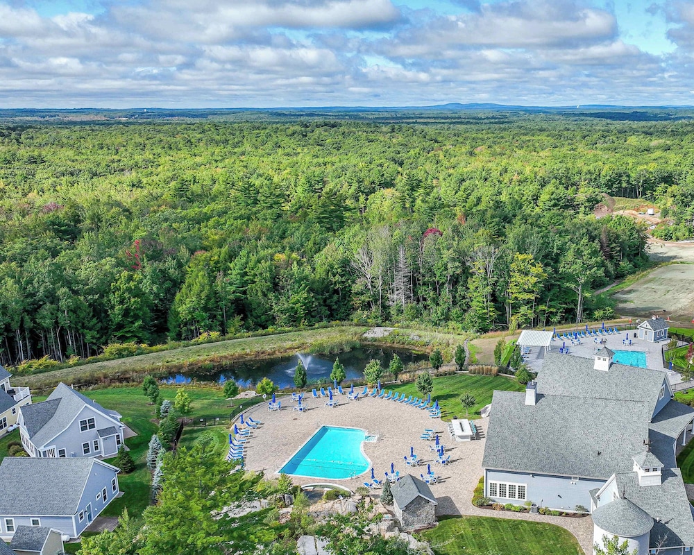 Maritime Meadows Charming Resort Style Home — Kennebunkport