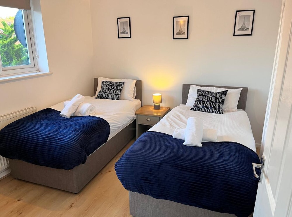 Hive Stays Sleeps 3 Free Parking Wifi Smart Tv — Kettering