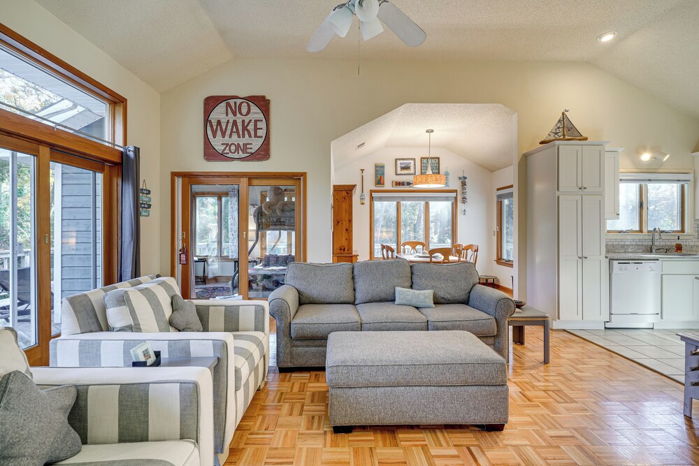 Southern Shores Family Retreat Mins to Beach in Kitty Hawk, United States