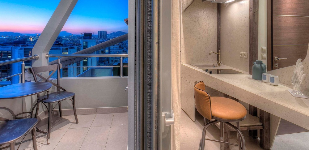 Harbor Suites — 4-Star Luxury Hotel in Piraeus, Greece
